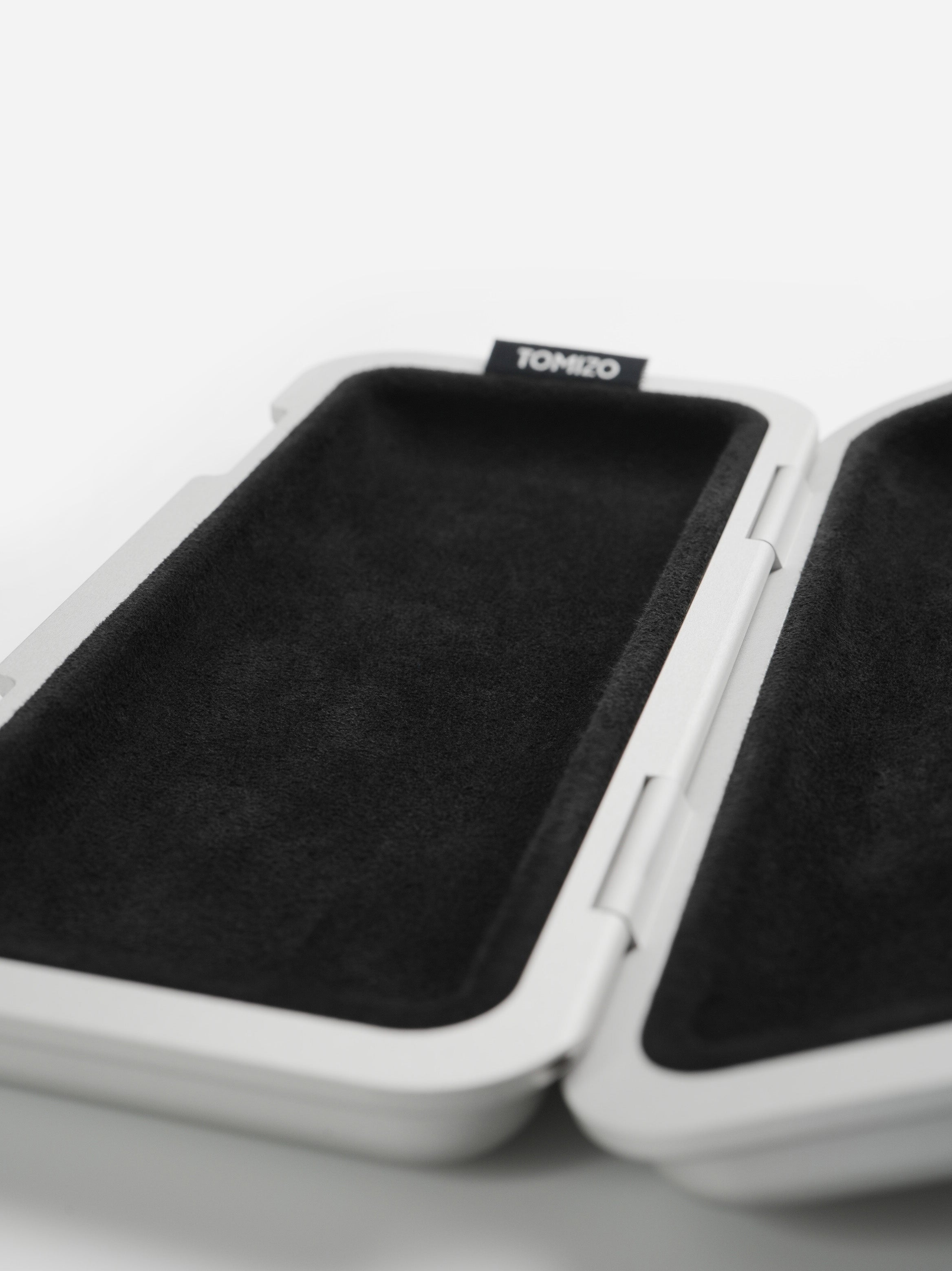 THE EYEWEAR CASE